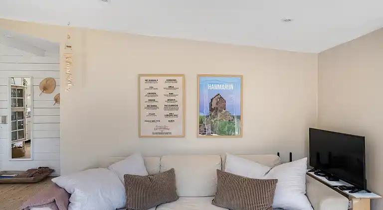 Smukt beliggende sommerhus med havudsigt