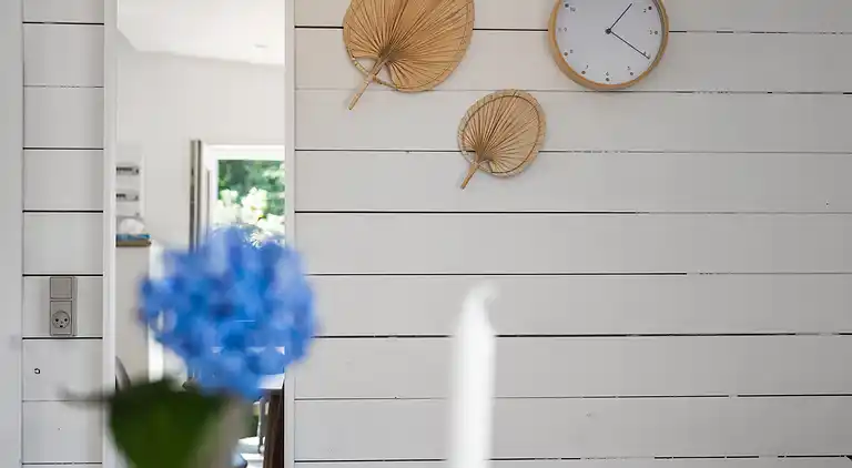 Smukt beliggende sommerhus med havudsigt