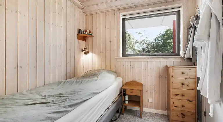 Lyst sommerhus 300 meter fra stranden