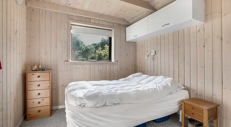 Lyst sommerhus 300 meter fra stranden