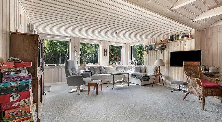 Lyst sommerhus 300 meter fra stranden