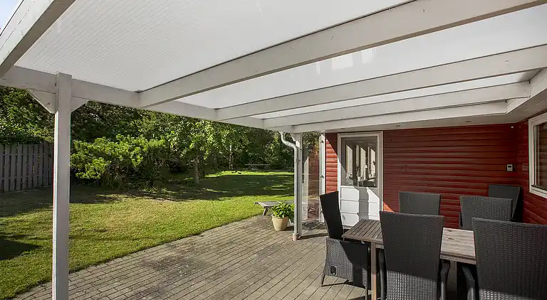 Lyst sommerhus 300 meter fra stranden