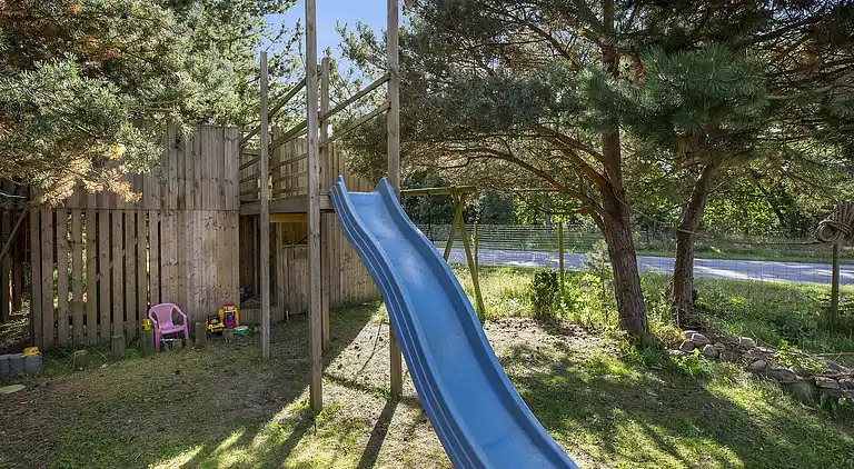 Lyst sommerhus 300 meter fra stranden