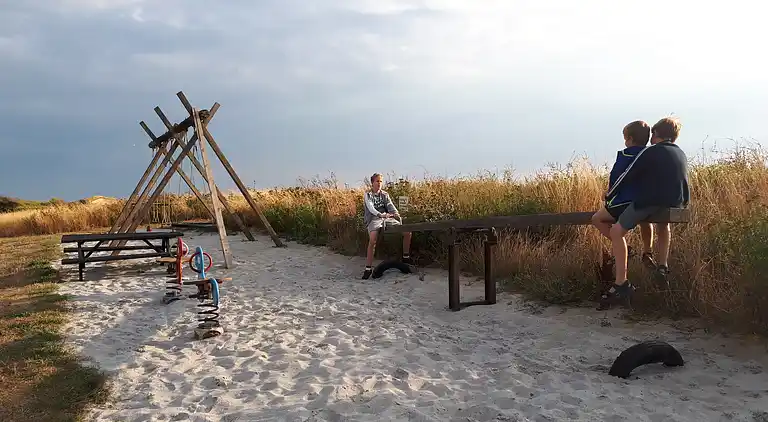 Hyggeligt sommerhus på Langeland – 300 m til hav