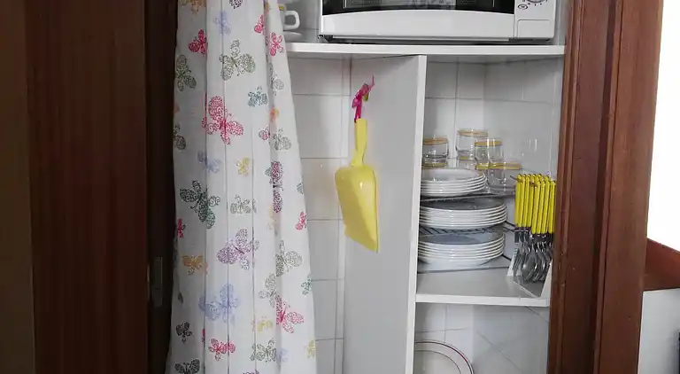 Traditionellt hus, lungt, nära havet. Ditt hem.