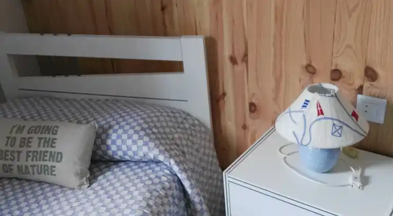 Traditionellt hus, lungt, nära havet. Ditt hem.