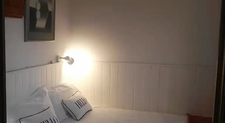 Traditionellt hus, lungt, nära havet. Ditt hem.