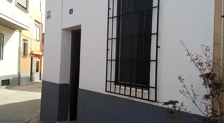 Traditionellt hus, lungt, nära havet. Ditt hem.