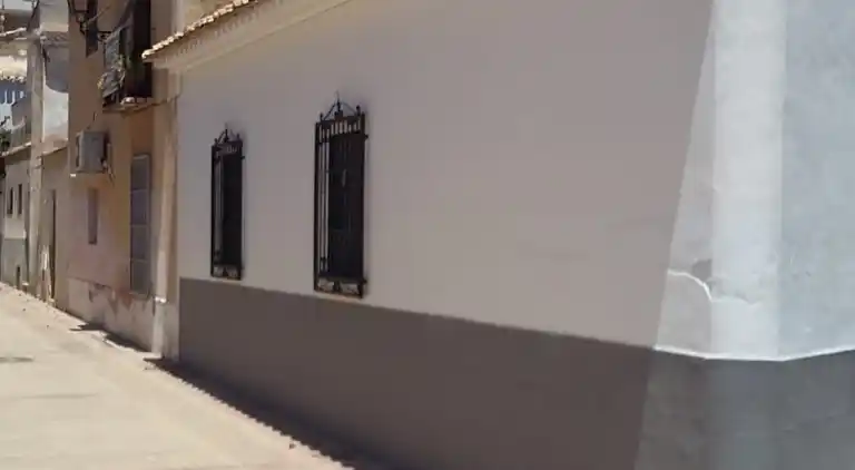 Traditionellt hus, lungt, nära havet. Ditt hem.