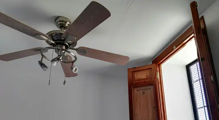 Traditionellt hus, lungt, nära havet. Ditt hem.