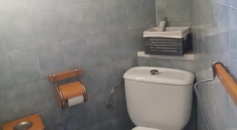 Traditionellt hus, lungt, nära havet. Ditt hem.