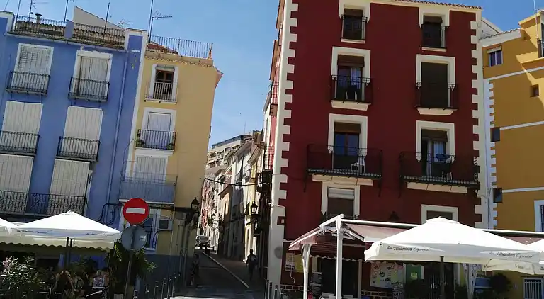 Traditionellt hus, lungt, nära havet. Ditt hem.