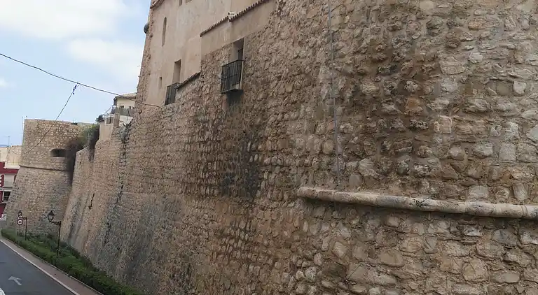 Traditionellt hus, lungt, nära havet. Ditt hem.