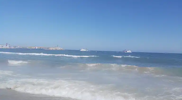 Traditionellt hus, lungt, nära havet. Ditt hem.