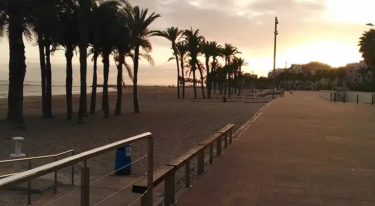 Traditionellt hus, lungt, nära havet. Ditt hem.