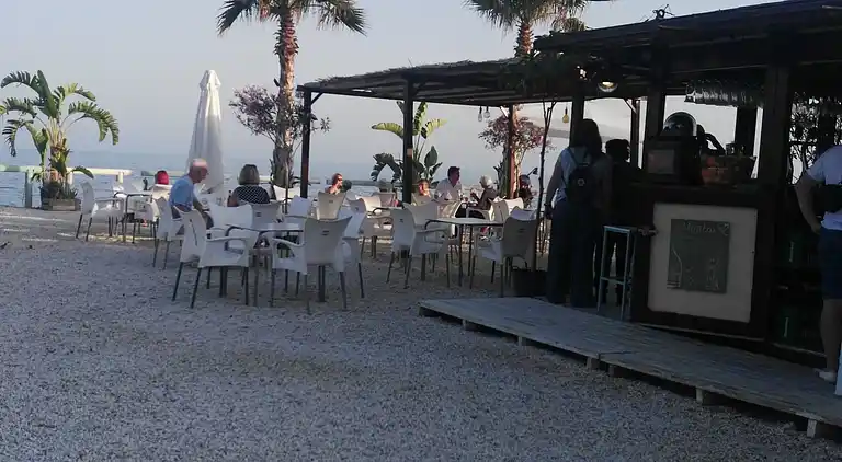 Traditionellt hus, lungt, nära havet. Ditt hem.