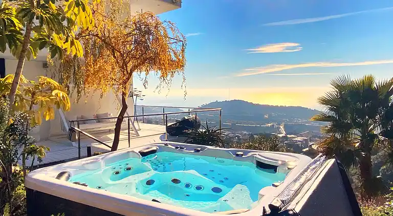 Villa a Barcellona in stile Ibiza con vista sul mare