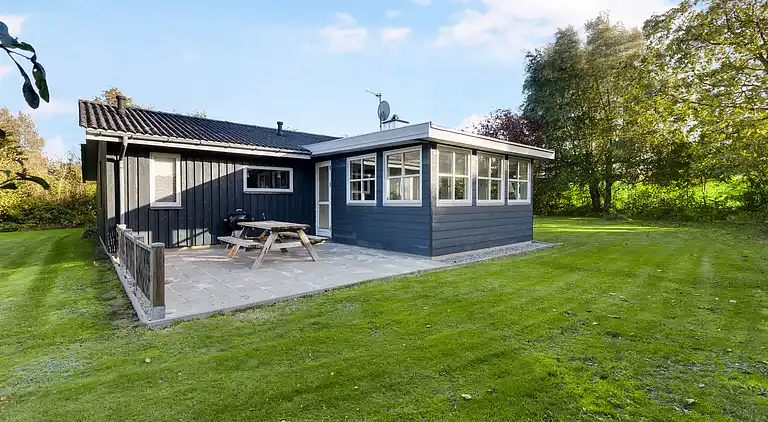 Hyggeligt sommerhus på Langeland – 300 m til hav