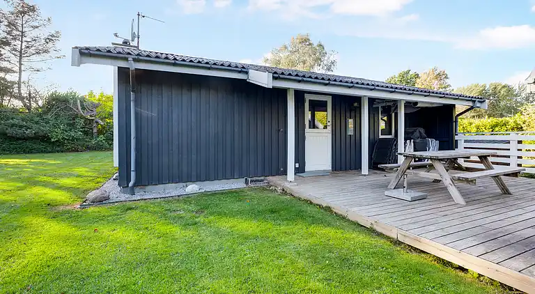 Hyggeligt sommerhus på Langeland – 300 m til hav