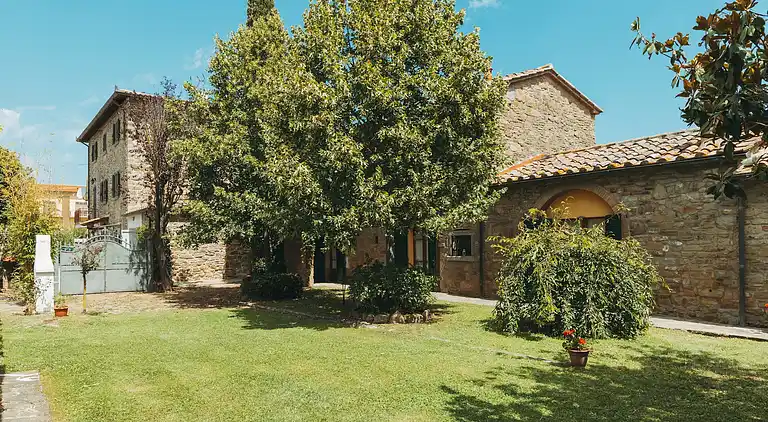 Farm house in Camucia