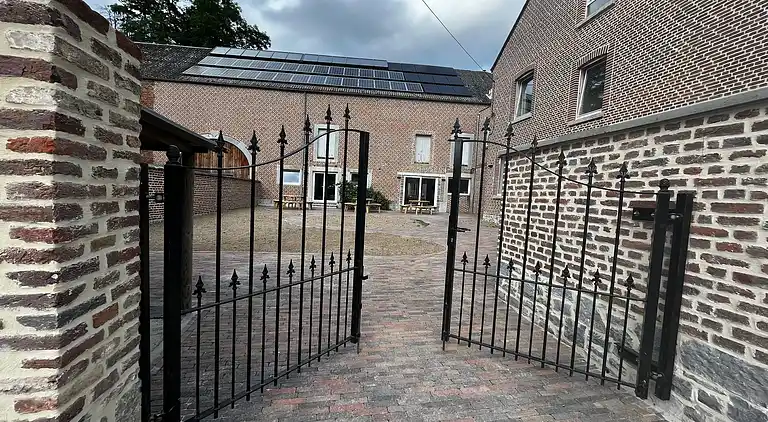 Farm house in Houyet