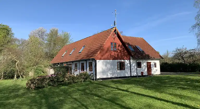 Idyllisk landsted på solskinsøen