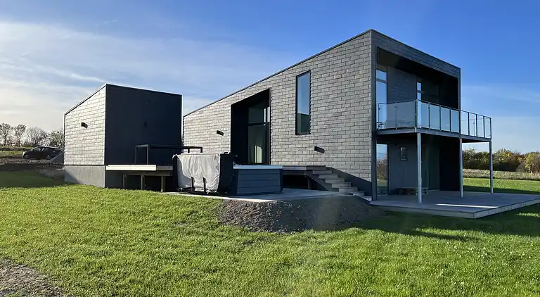 Nybygget sommerhus med havudsigt