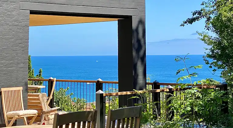 Moderne sommerhus med enestående havudsigt