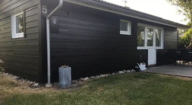 Lækkert sommerhus med sauna og kig til Østersøen 