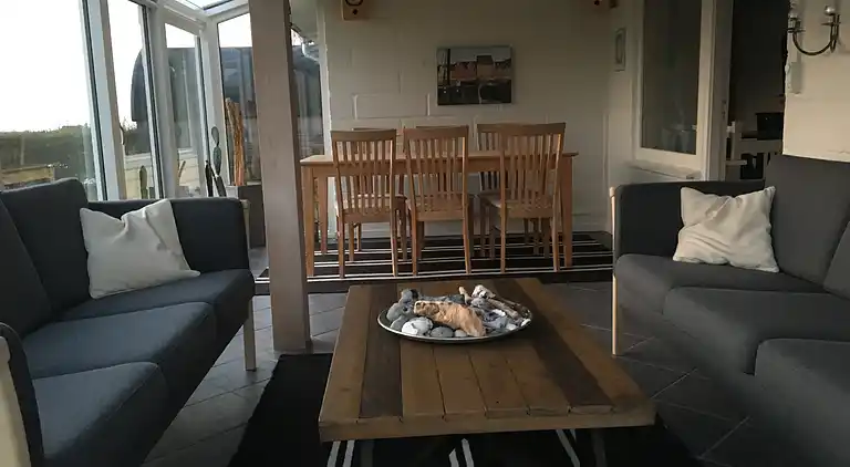 Lækkert sommerhus med sauna og kig til Østersøen 