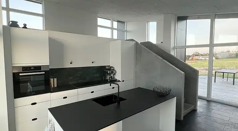 Nybygget sommerhus med havudsigt