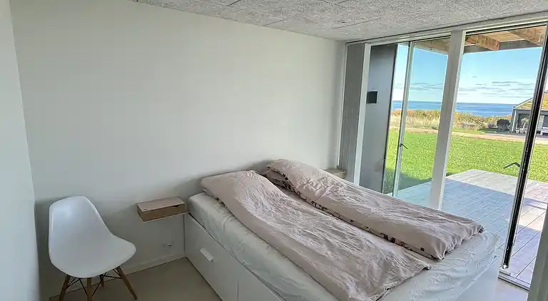 Nybygget sommerhus med havudsigt