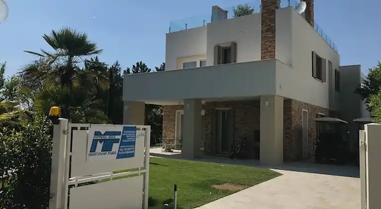 Wunderschöne moderne Villa in Albarella bei Beahost