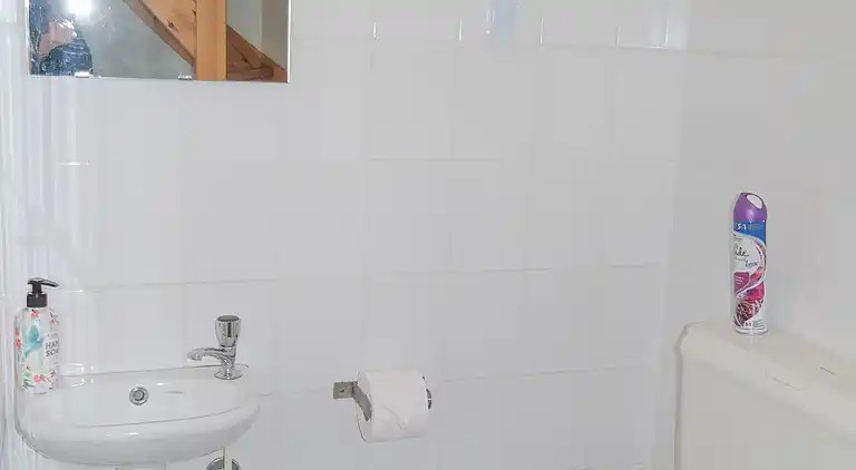 Maison de vacances moderne dans un canal typiquement