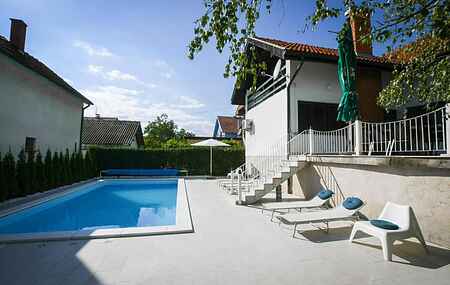 Villa Mina, casa moderna con piscina per 12 persone