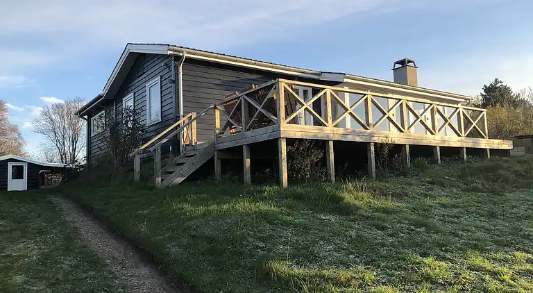 Lækkert sommerhus med havudsigt