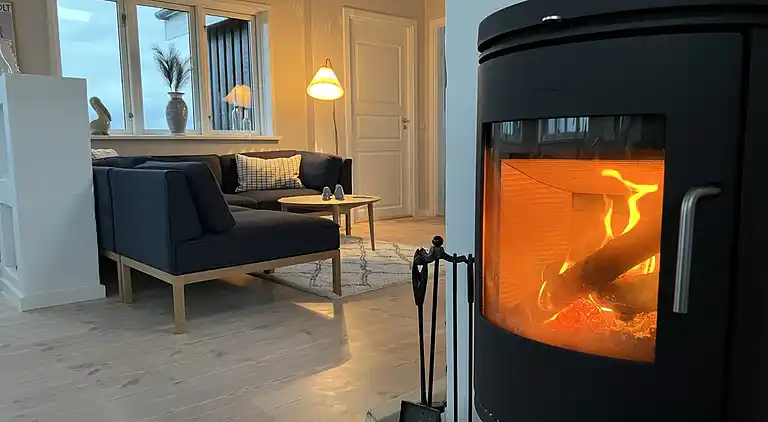 Meerblick und Ladestation für Elektroauto