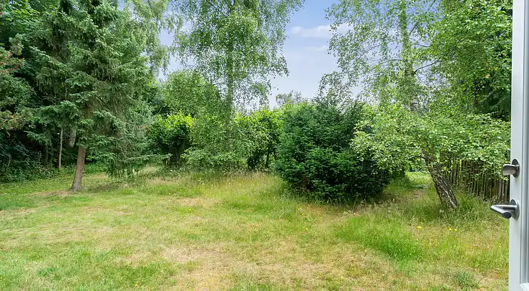 Idyllisk sommerhus nær smuk sandstrand