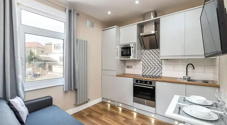 The Parkdale Suites Suite B