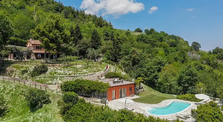 Villa i Fontecorniale di Montefelcino