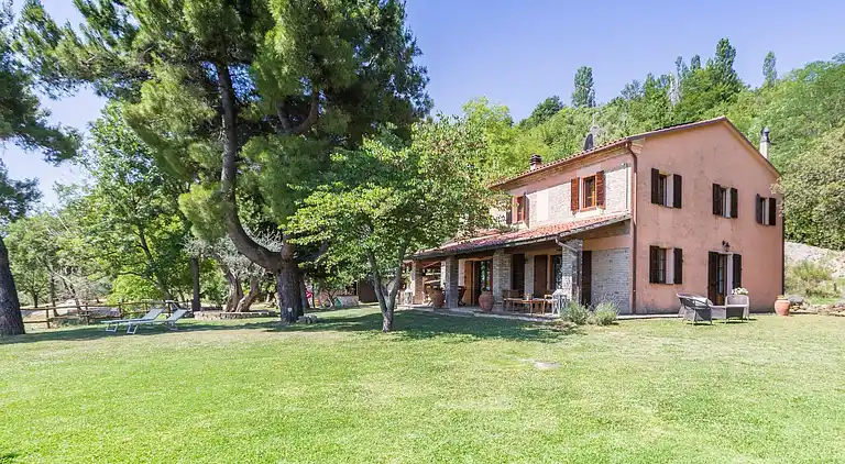 Villa i Fontecorniale di Montefelcino