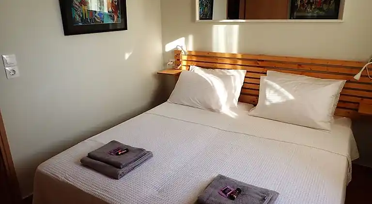 2 apartments sharing garden and pool