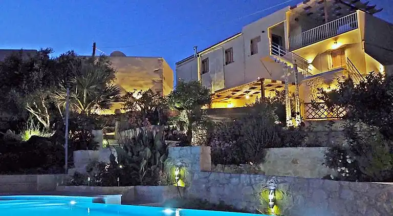 2 apartments sharing garden and pool