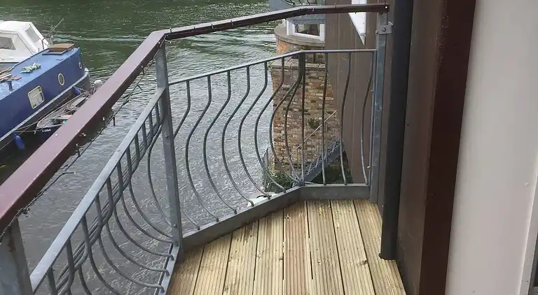 Haus am Wasser, 3 Schlafzimmer, Parkplatz, Stadtzentrum von