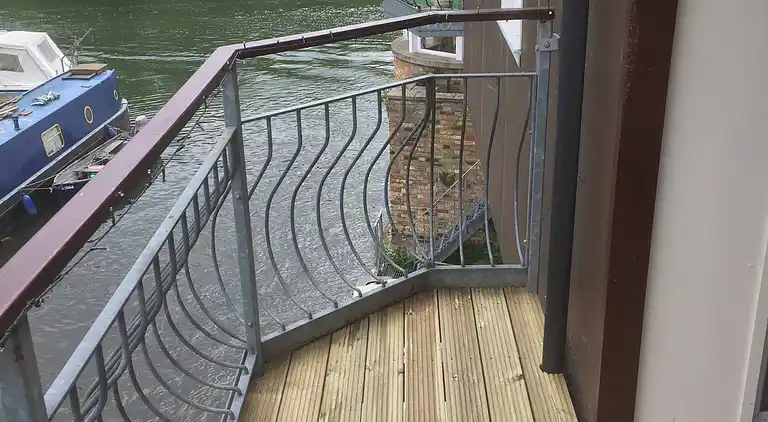 Haus am Wasser, 3 Schlafzimmer, Parkplatz, Stadtzentrum von