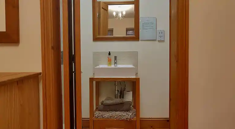 3-Zimmer-Cottage mit eigenem Garten und Parkplatz in der