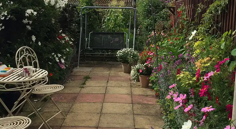 Cosy cottage sleeps 6 suit families, contractors, couples