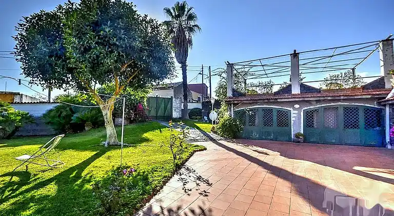 Haus mit Garten in der Nähe des Meeres