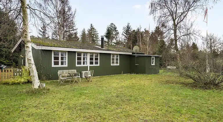 Hyggeligt sommerhus kun 600 meter fra vandet