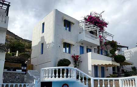 Habitación Cuádruple vista completa en apartamento azul